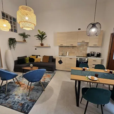 Bella Big For Maximum 8 People With Free Air Conditioner And Balcony Appartement Bari